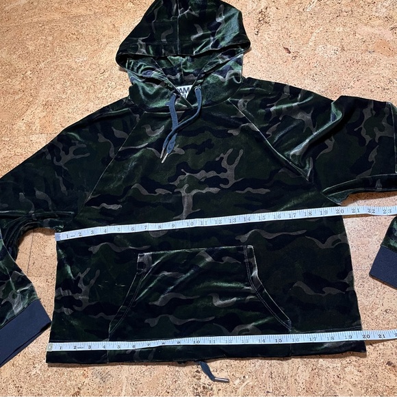 Pam & Gela Camouflage Velvet Crop Boxy Hoodie Sweatshirt Sz S - Picture 11 of 15